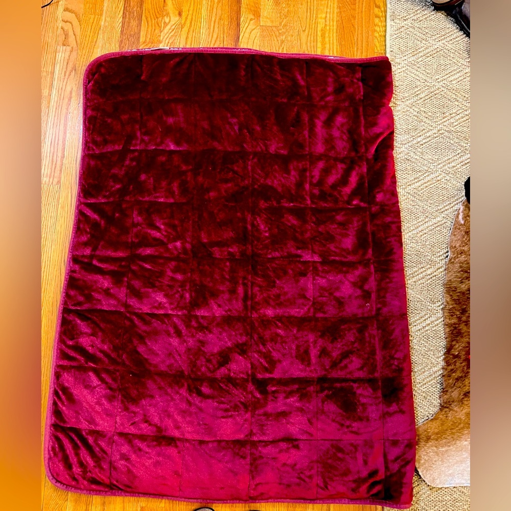 Maroon weighted blanket 15lbs